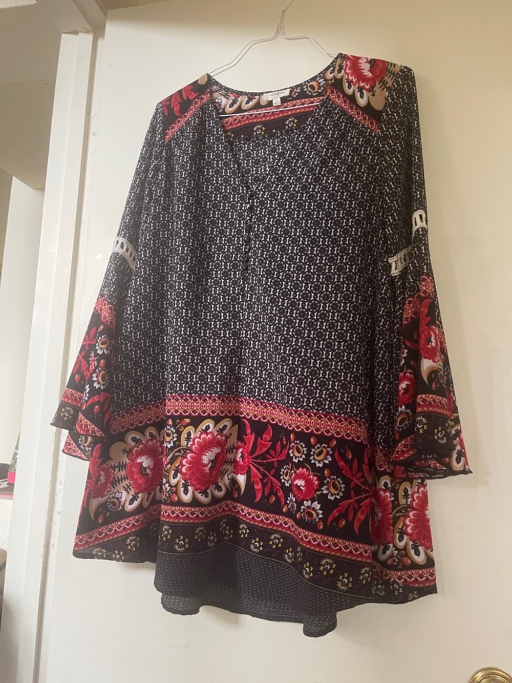 Umgee Black Floral Border Boho Tunic with Red Accents Size Small
